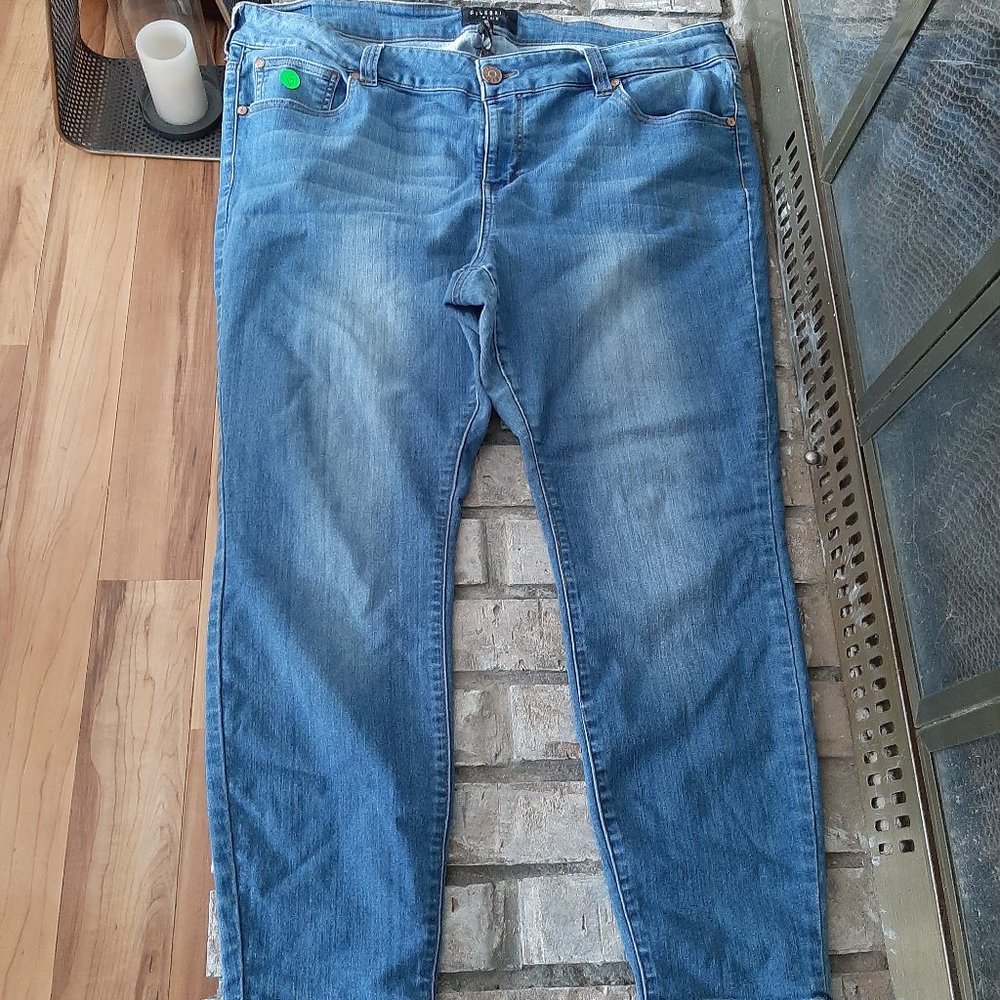 Medium Wash Celebrity Pink Skinny Jeans